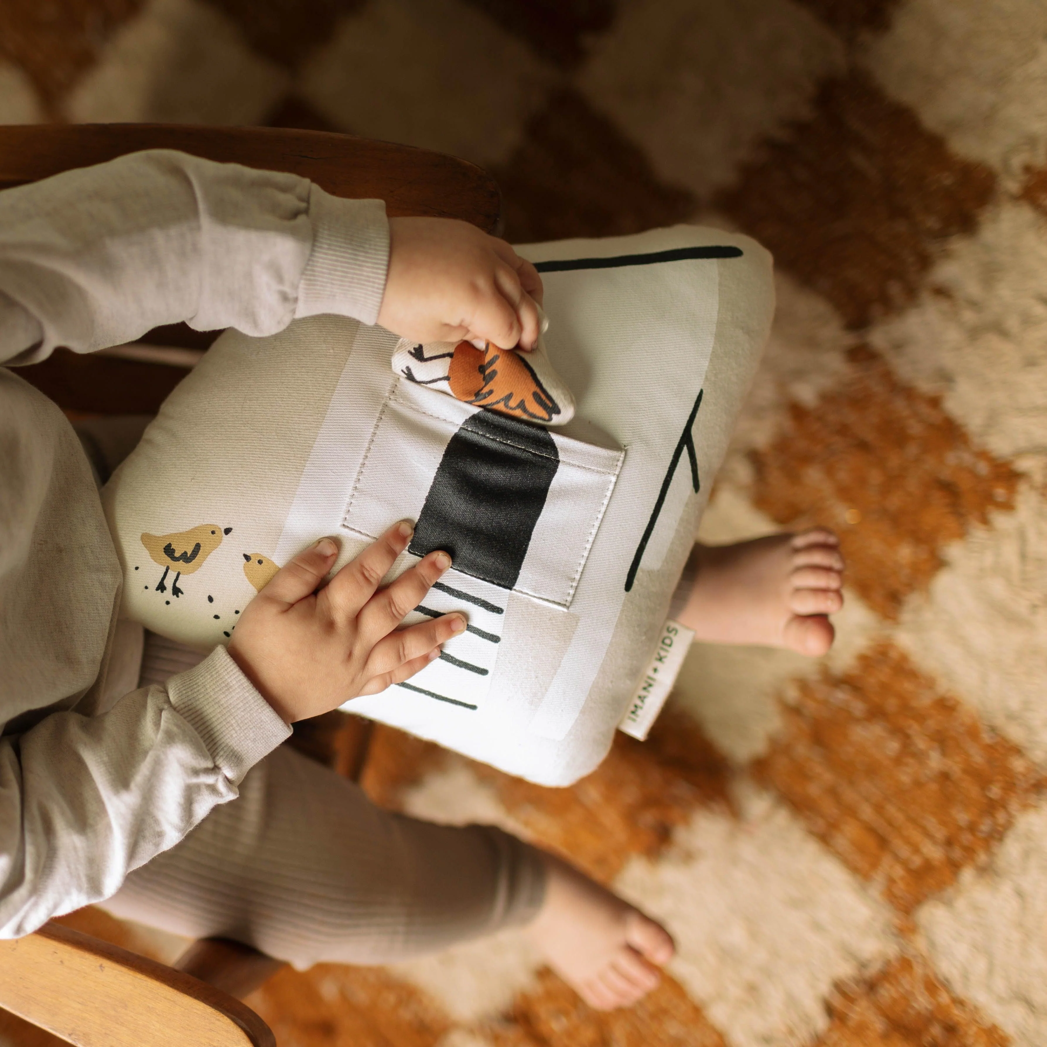 interactive chicken coop pillow - Image 4