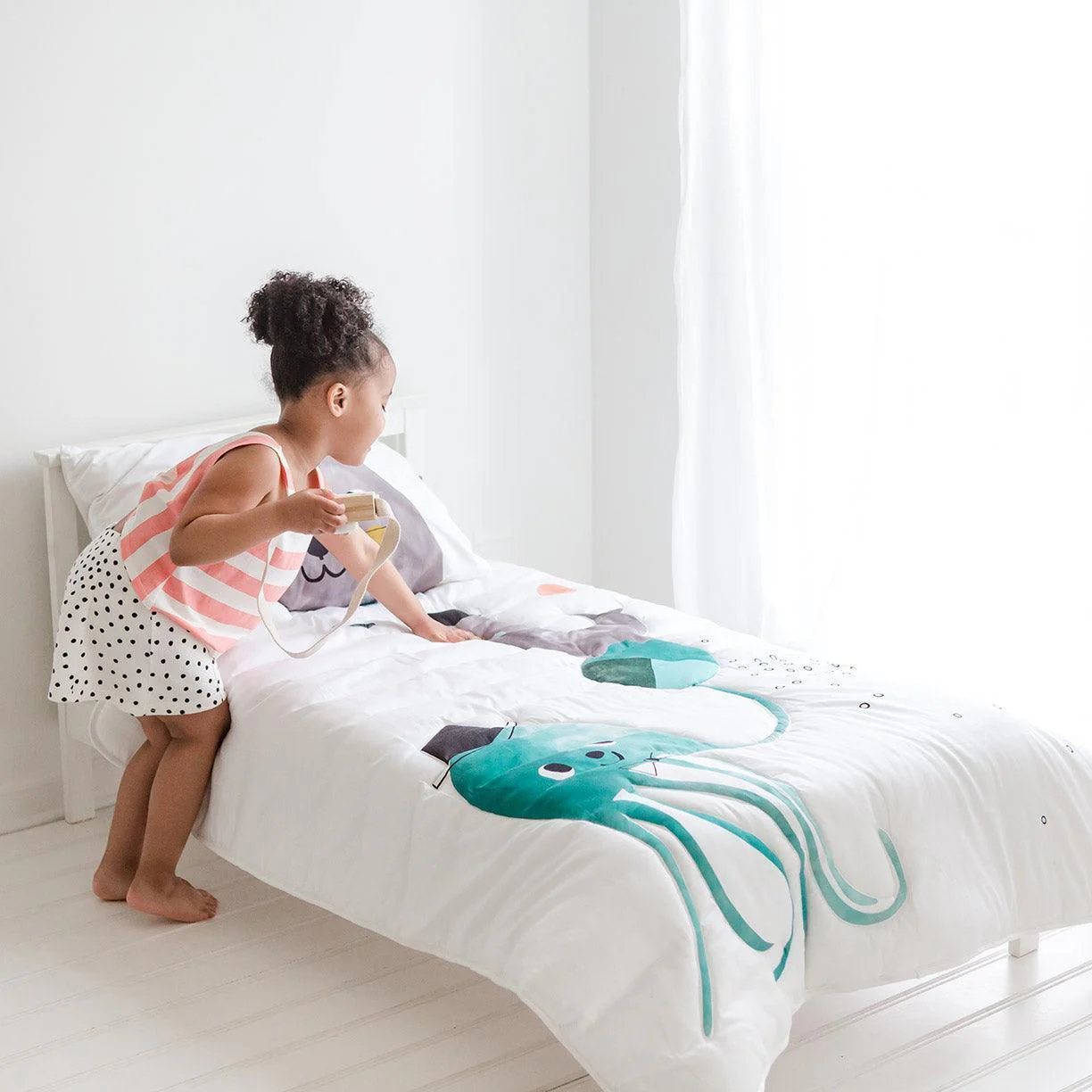 Jellyfish Toddler Comforter - Image 4