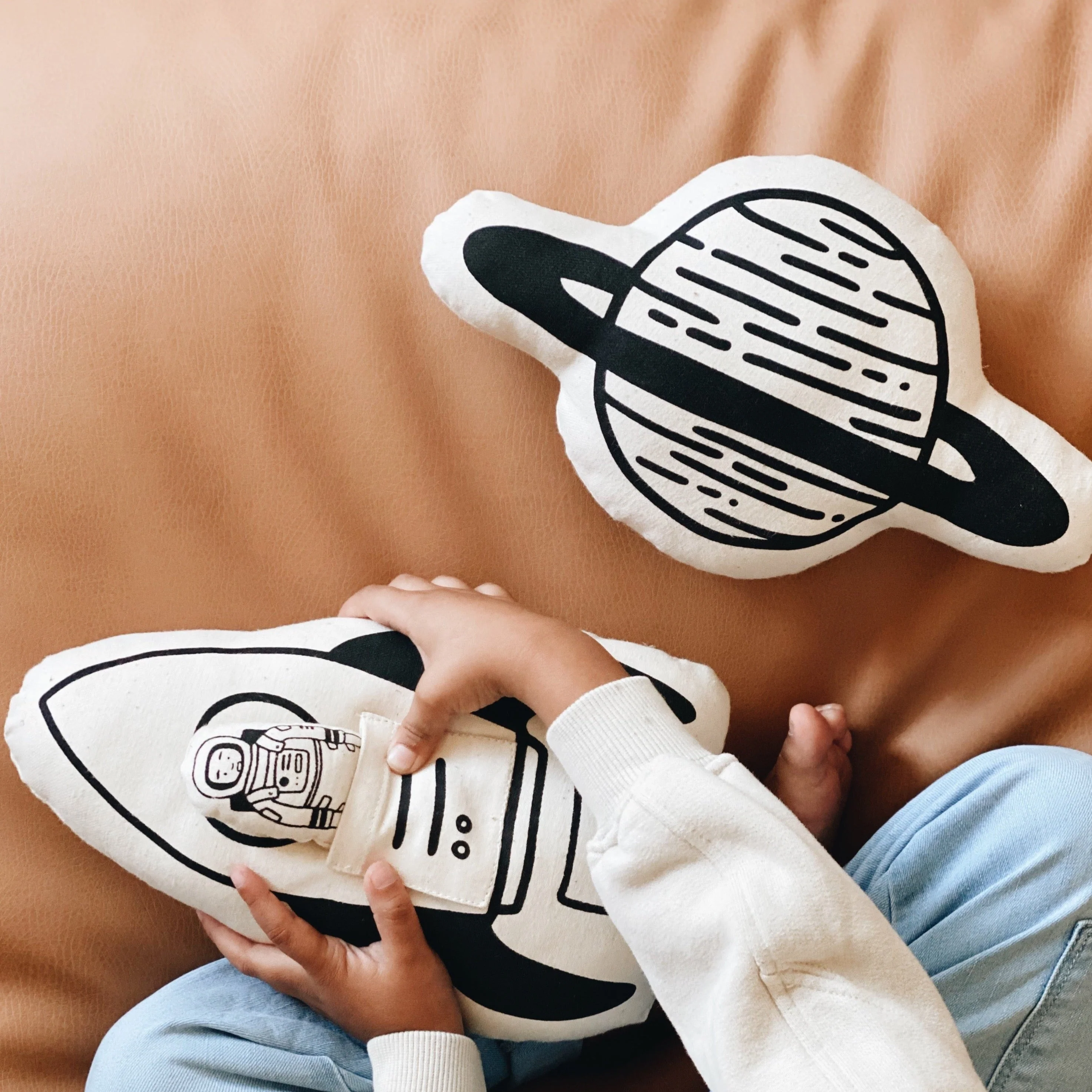 rocket + astronaut pillow - Image 8