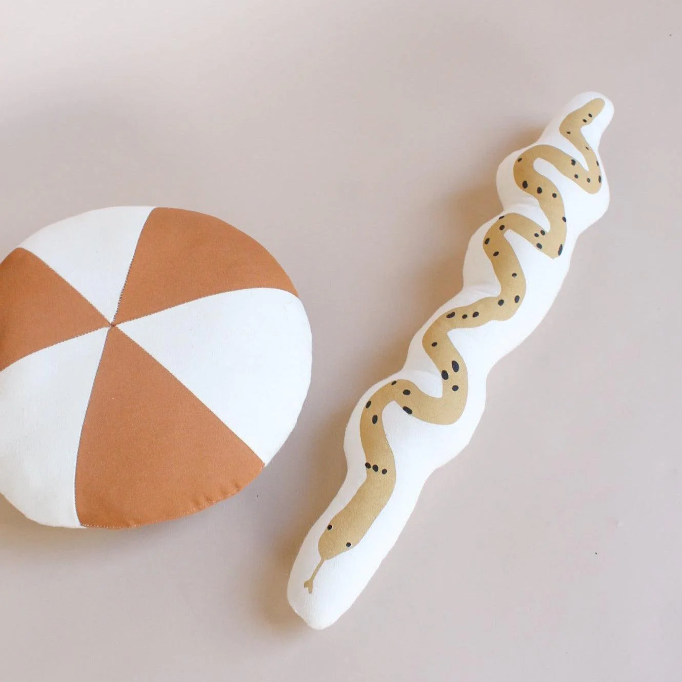 snake pillow - Image 2
