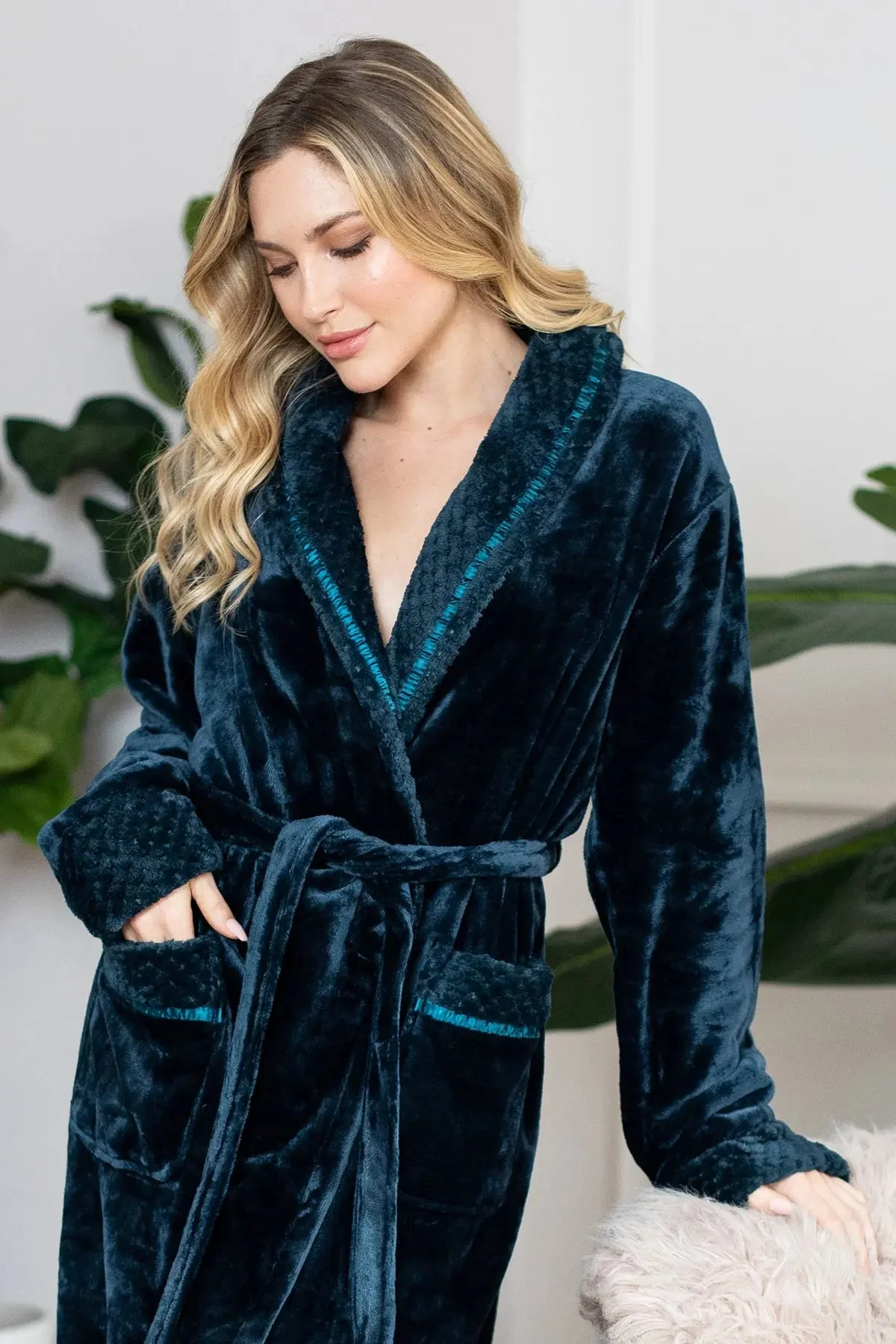 Women's Ultra Soft Plush Bathrobe - Image 14